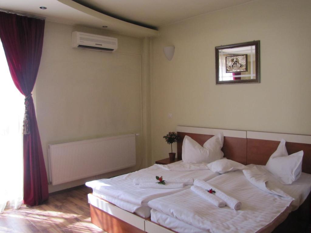 Bistro 29 Hotel Ploieşti Cameră foto